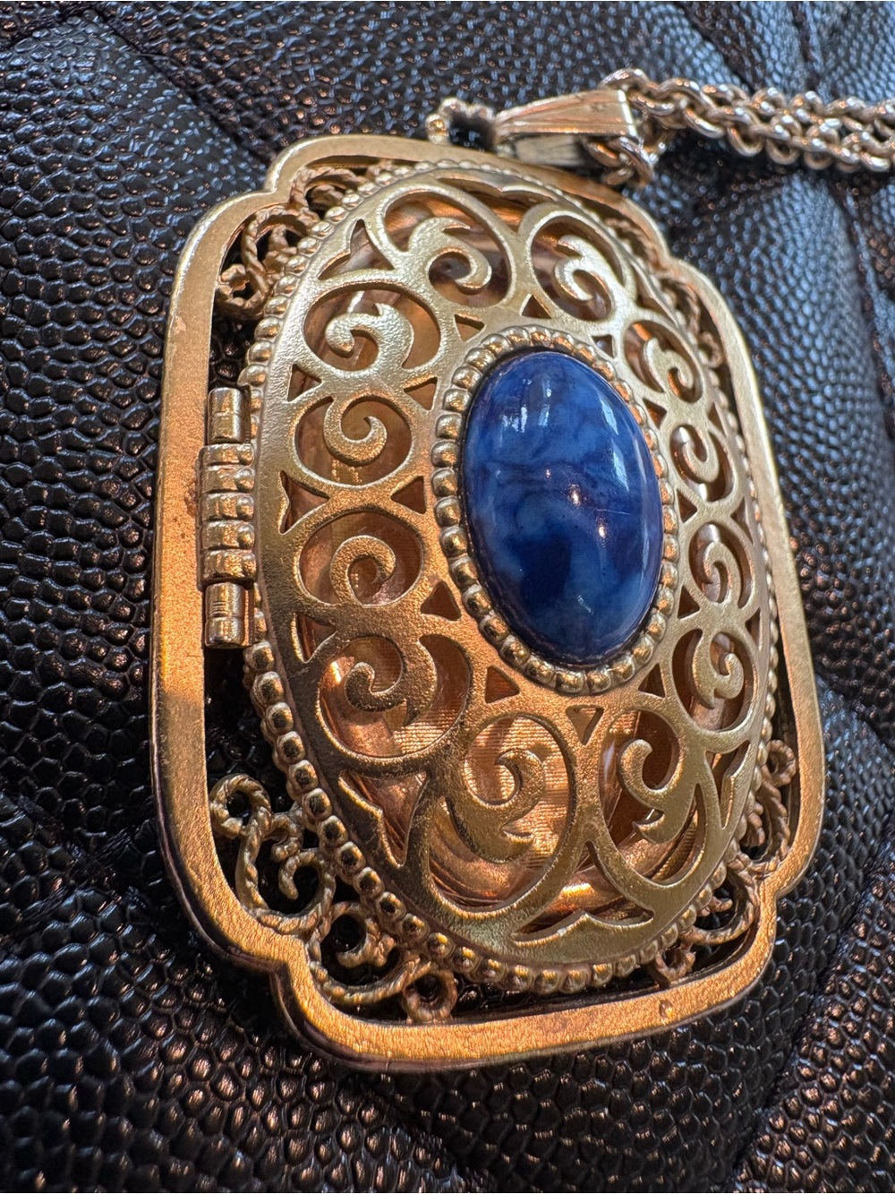 Vintage Avon 1973 Gold Filigree Pendant Photo Locket Necklace with Blue Cabochon - Picture 3 of 8